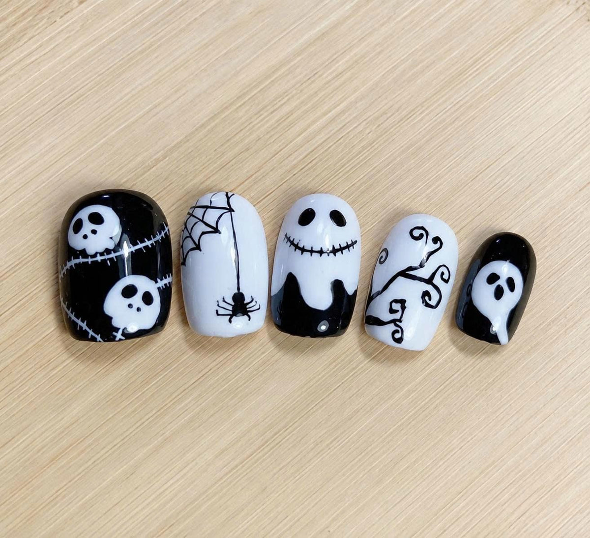 Halloween Press-On Nails – Black & White Ghost & Skull – Spider Web Short Square