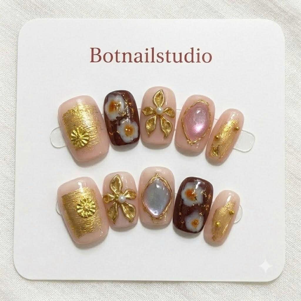 Gold Floral Press-On Nails – 3D Flower – Short Square