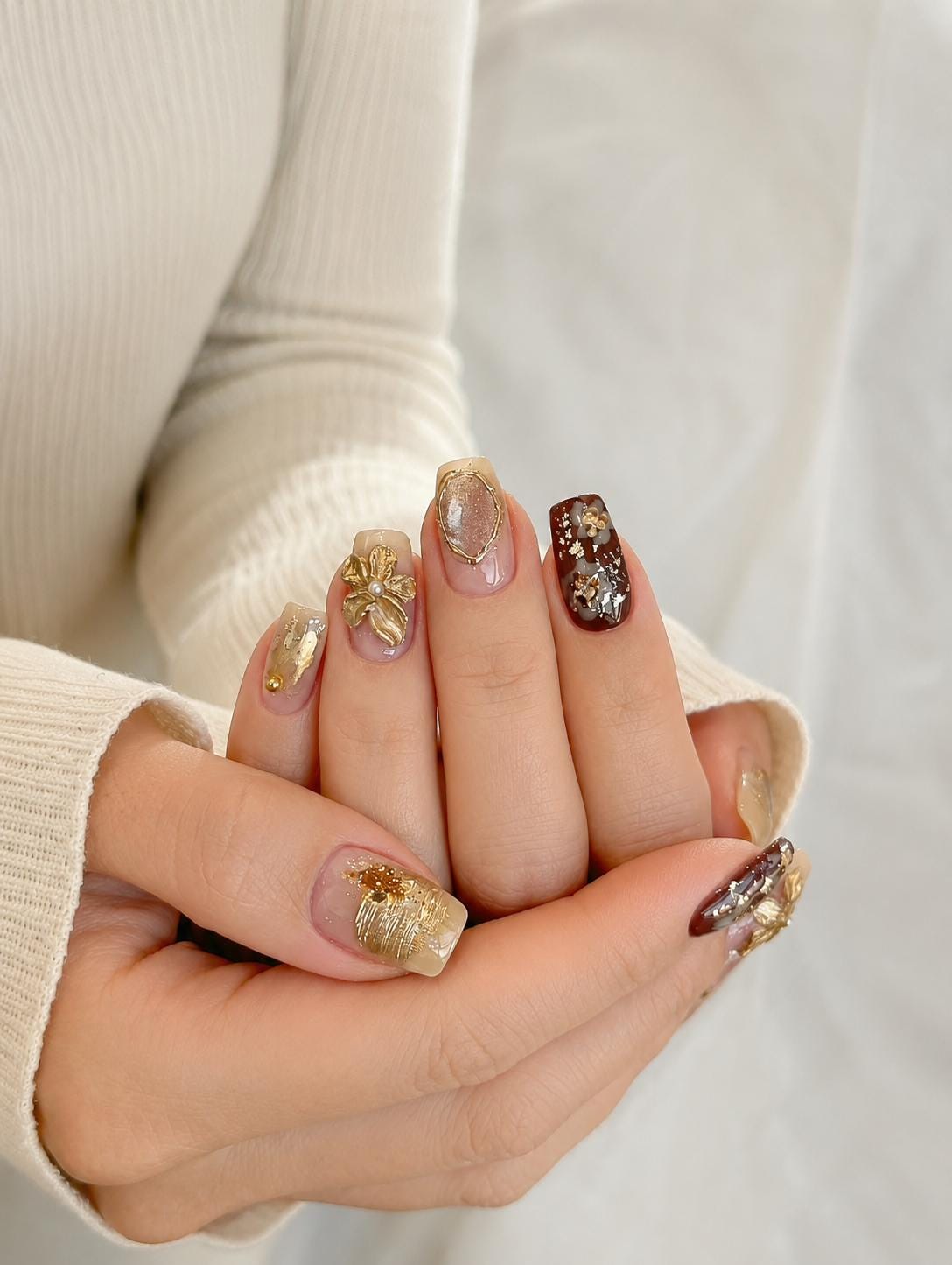 Gold Floral Press-On Nails – 3D Flower – Short Square