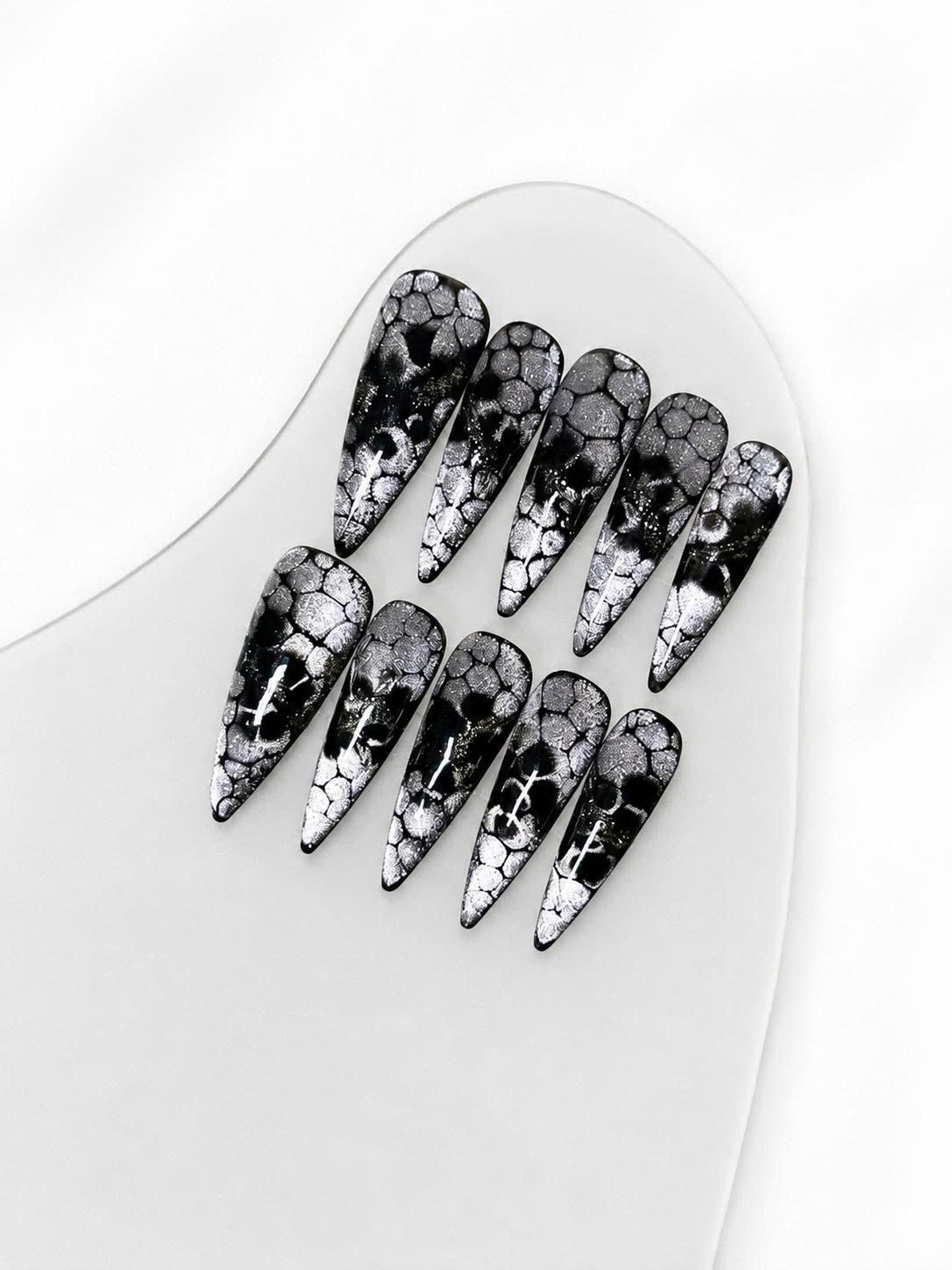 Black & Silver Skull Press-On Nails – Gothic Long Stiletto – Gothic Silver Aurora 3D Details