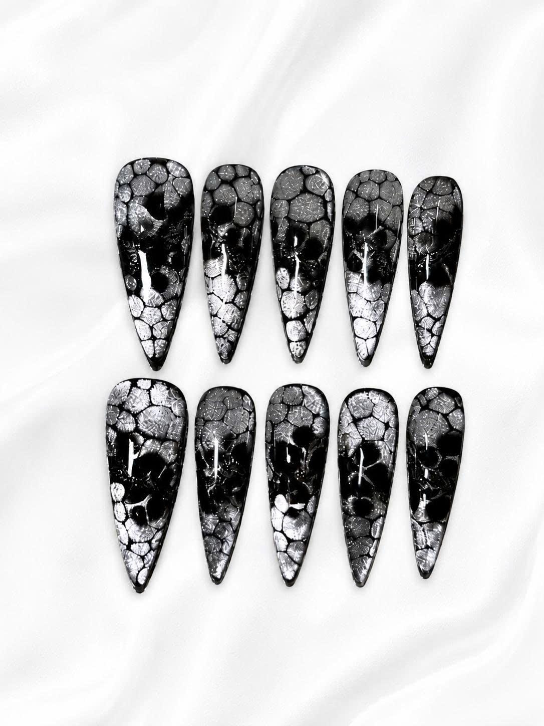 Black & Silver Skull Press-On Nails – Gothic Long Stiletto – Gothic Silver Aurora 3D Details