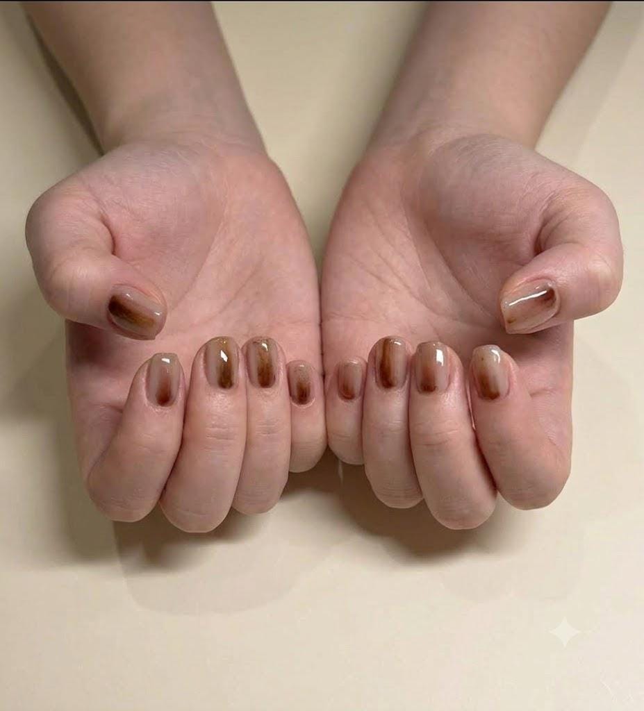 Brown Ombre Press-On Nails – Nude Gradient Details – Short Square