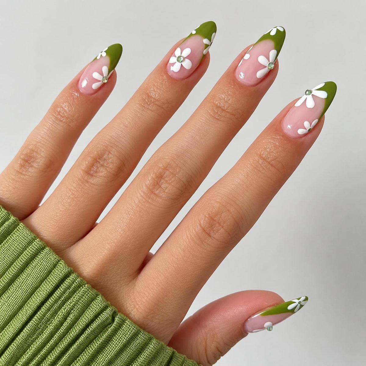 Green Floral Press-On Nails – White Daisy Almond – Green French Tip
