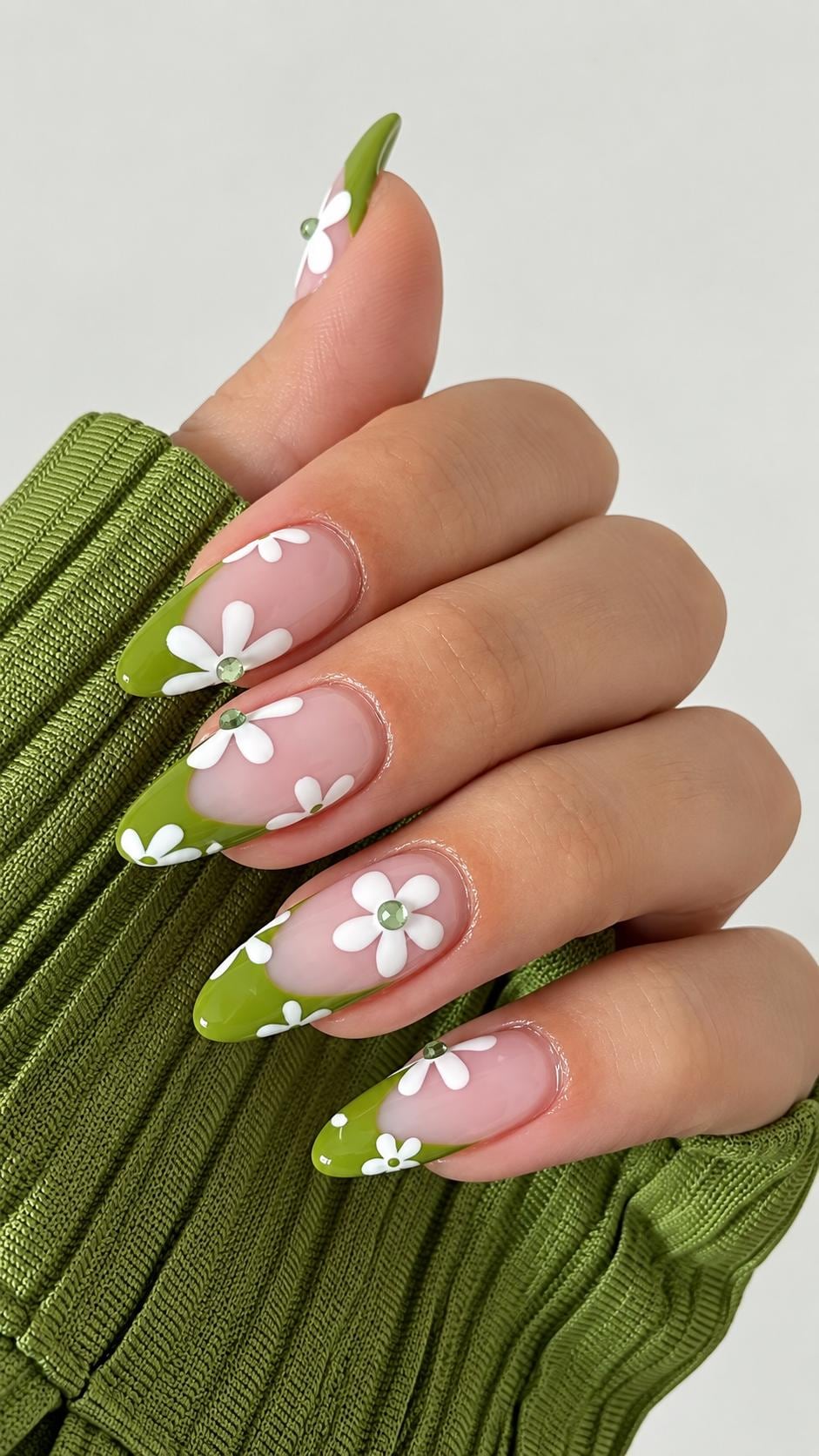 Green Floral Press-On Nails – White Daisy Almond – Green French Tip