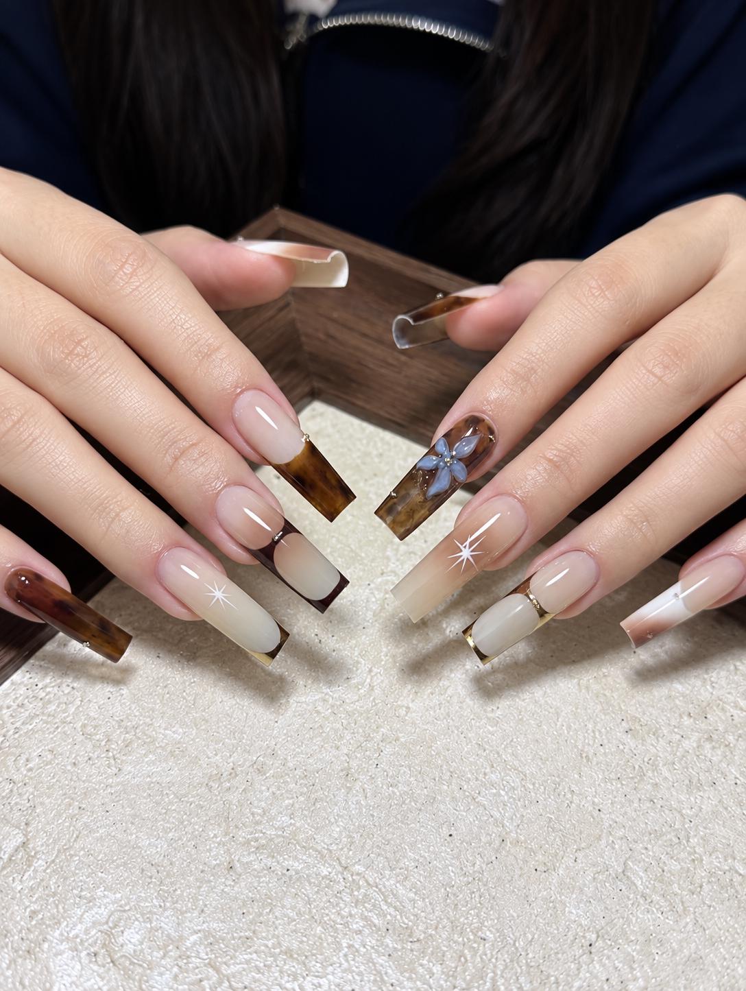 Fall Press-On Nails – Tortoiseshell Brown – Nude Floral Details