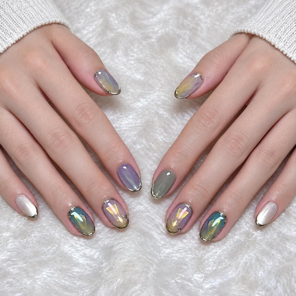 Aurora Jelly Press-On Nails – Pastel Chrome Oval – Iridescent Silver