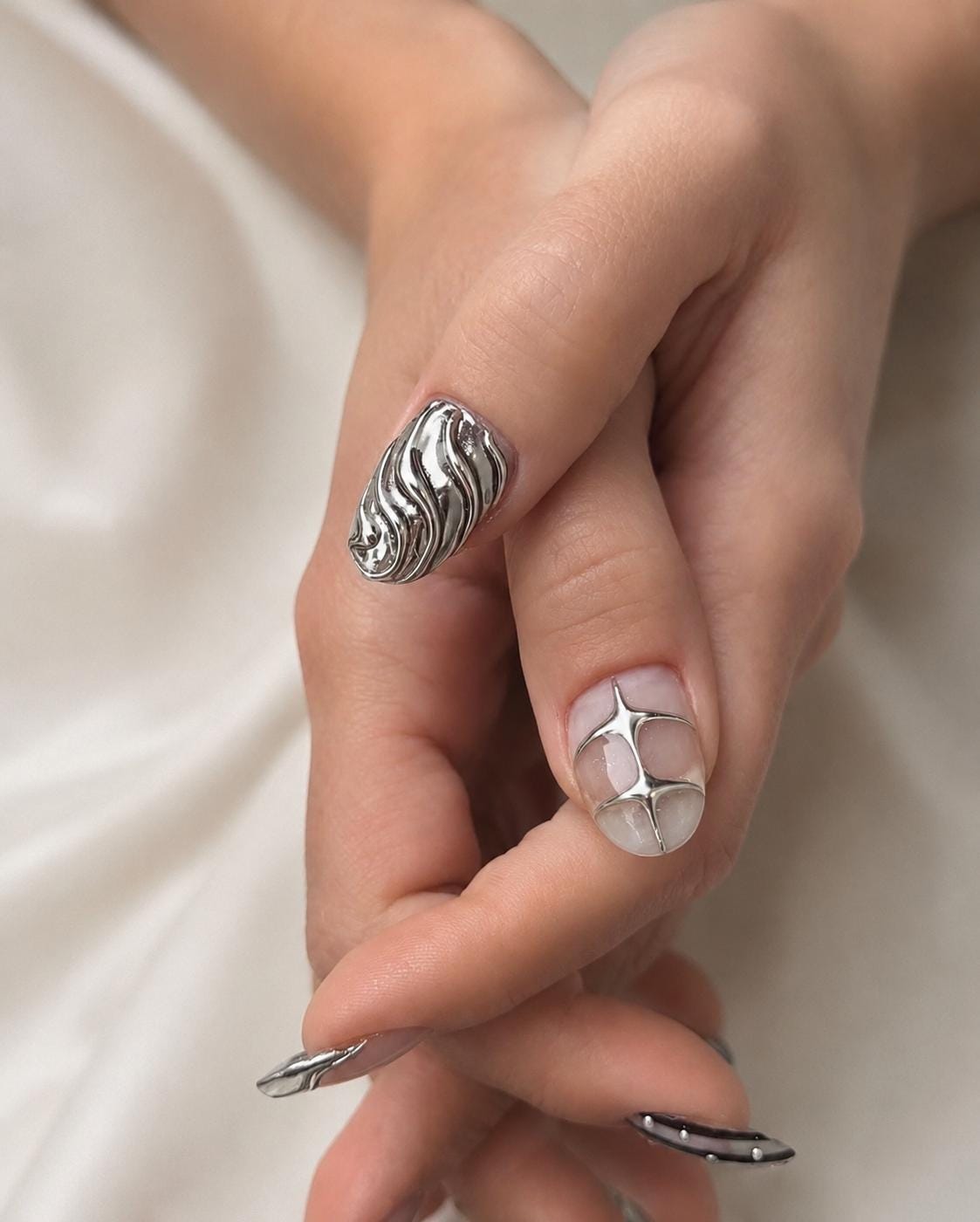 Silver Chrome Press-On Nails – 3D Abstract Almond – Black Stripe Nude Metallic