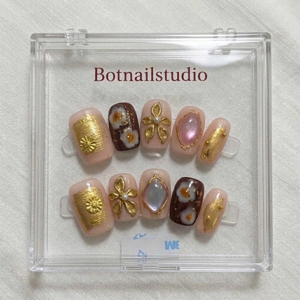 Gold Floral Press-On Nails – 3D Flower – Short Square