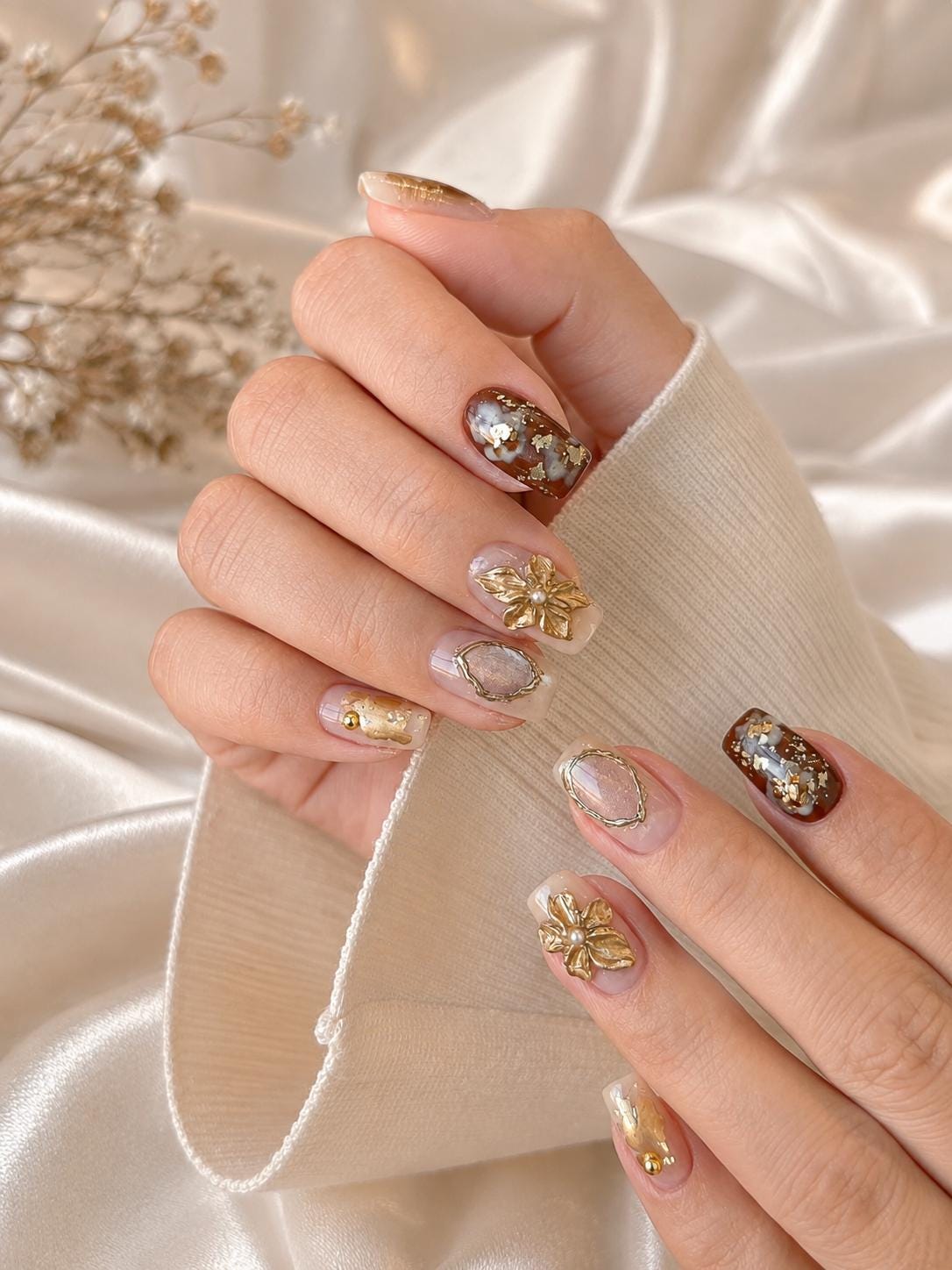 Gold Floral Press-On Nails – 3D Flower – Short Square
