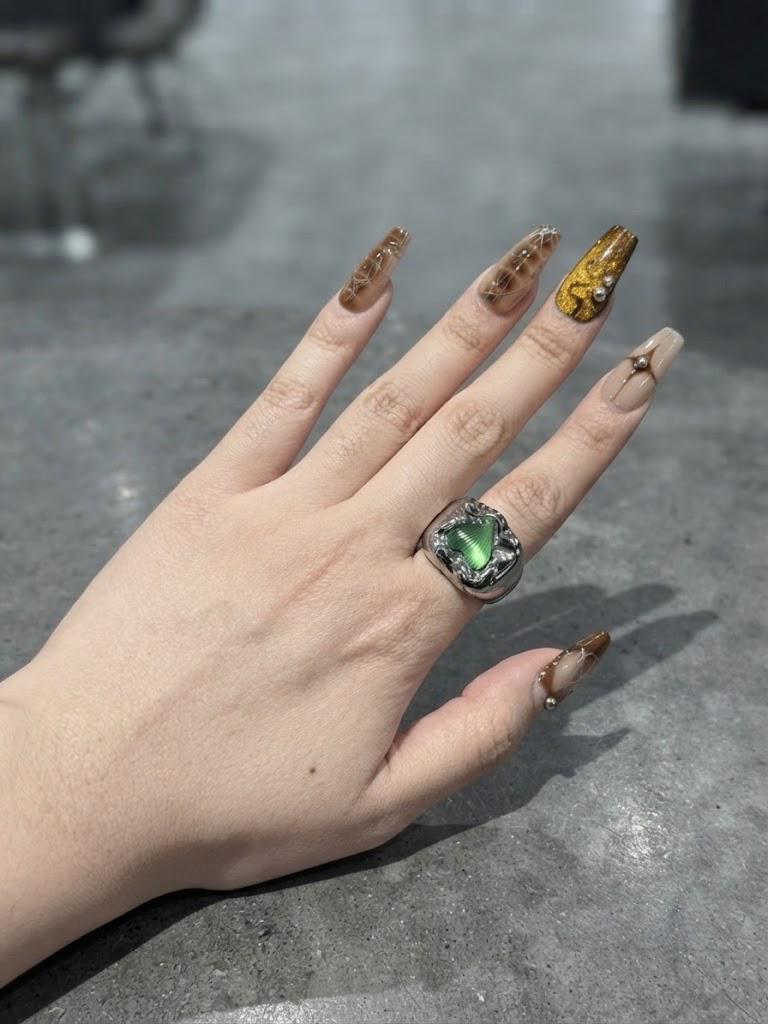 Brown Gold Press-On Nails – Caramel Plaid – Chrome Swirl