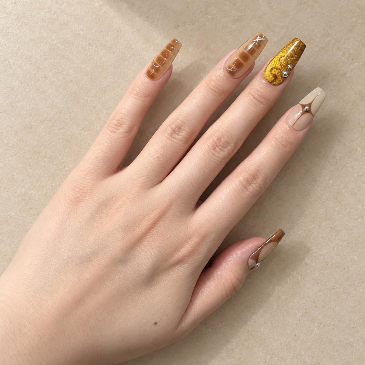Brown Gold Press-On Nails – Caramel Plaid – Chrome Swirl