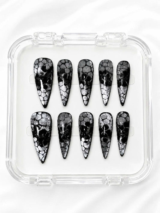 Black & Silver Skull Press-On Nails – Gothic Long Stiletto – Gothic Silver Aurora 3D Details