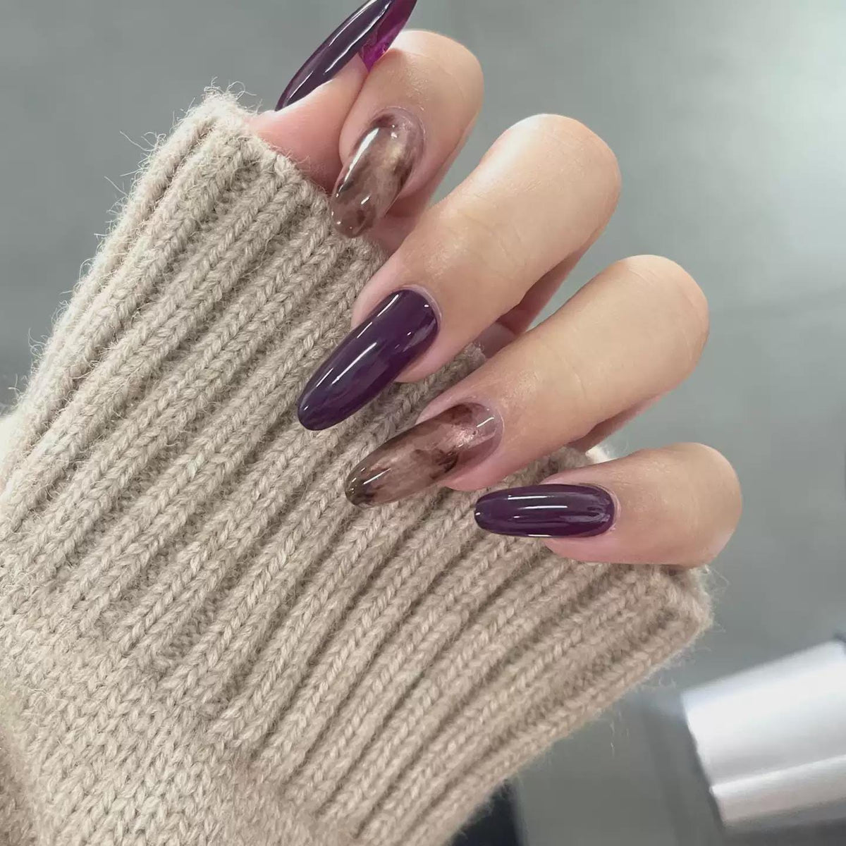 Dark Purple Press-On Nails – Brown Marble Details – Tortoise Shell Almond