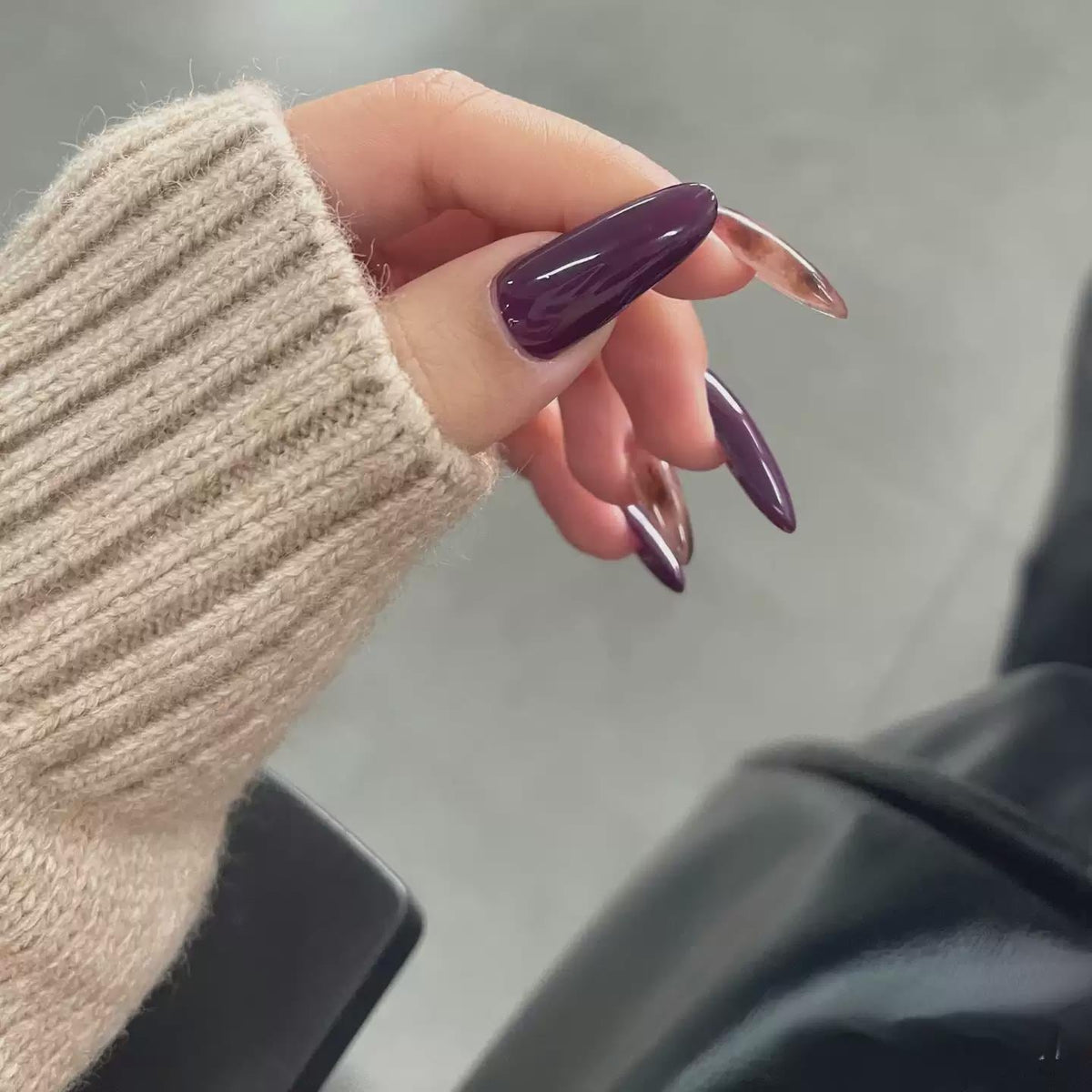 Dark Purple Press-On Nails – Brown Marble Details – Tortoise Shell Almond