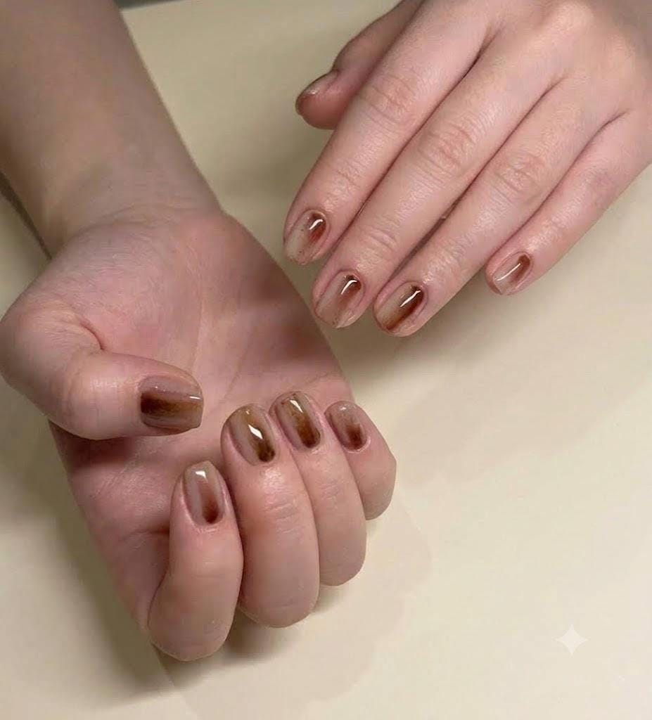 Brown Ombre Press-On Nails – Nude Gradient Details – Short Square