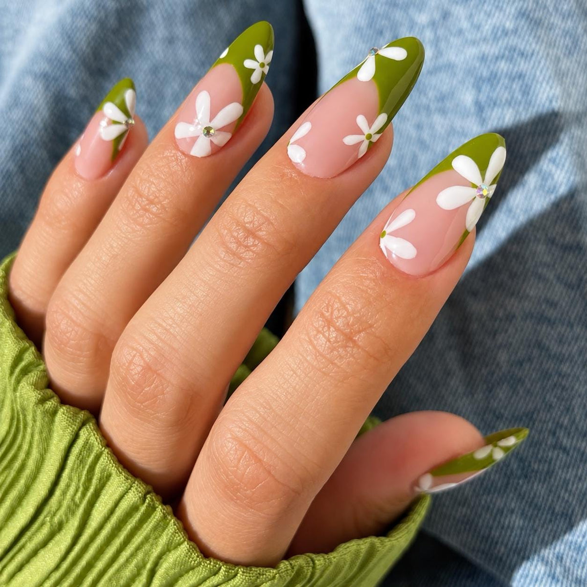 Green Floral Press-On Nails – White Daisy Almond – Green French Tip