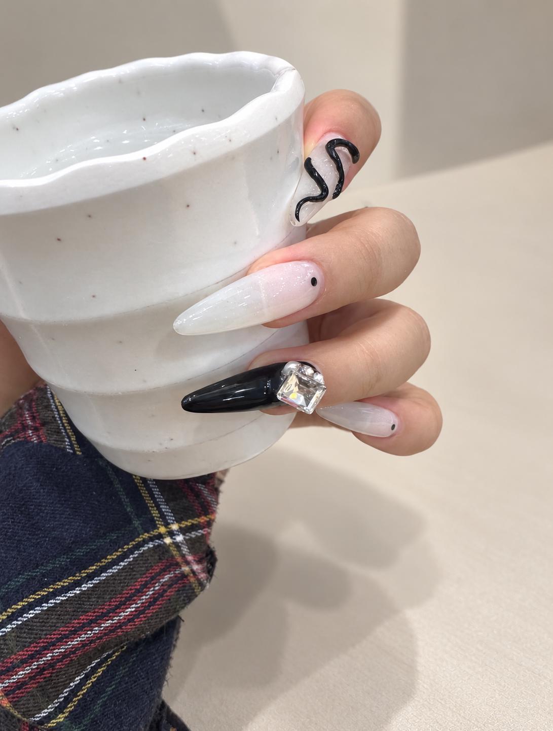 Black & White Press-On Nails – Silver Snake Details – 3D Rhinestone