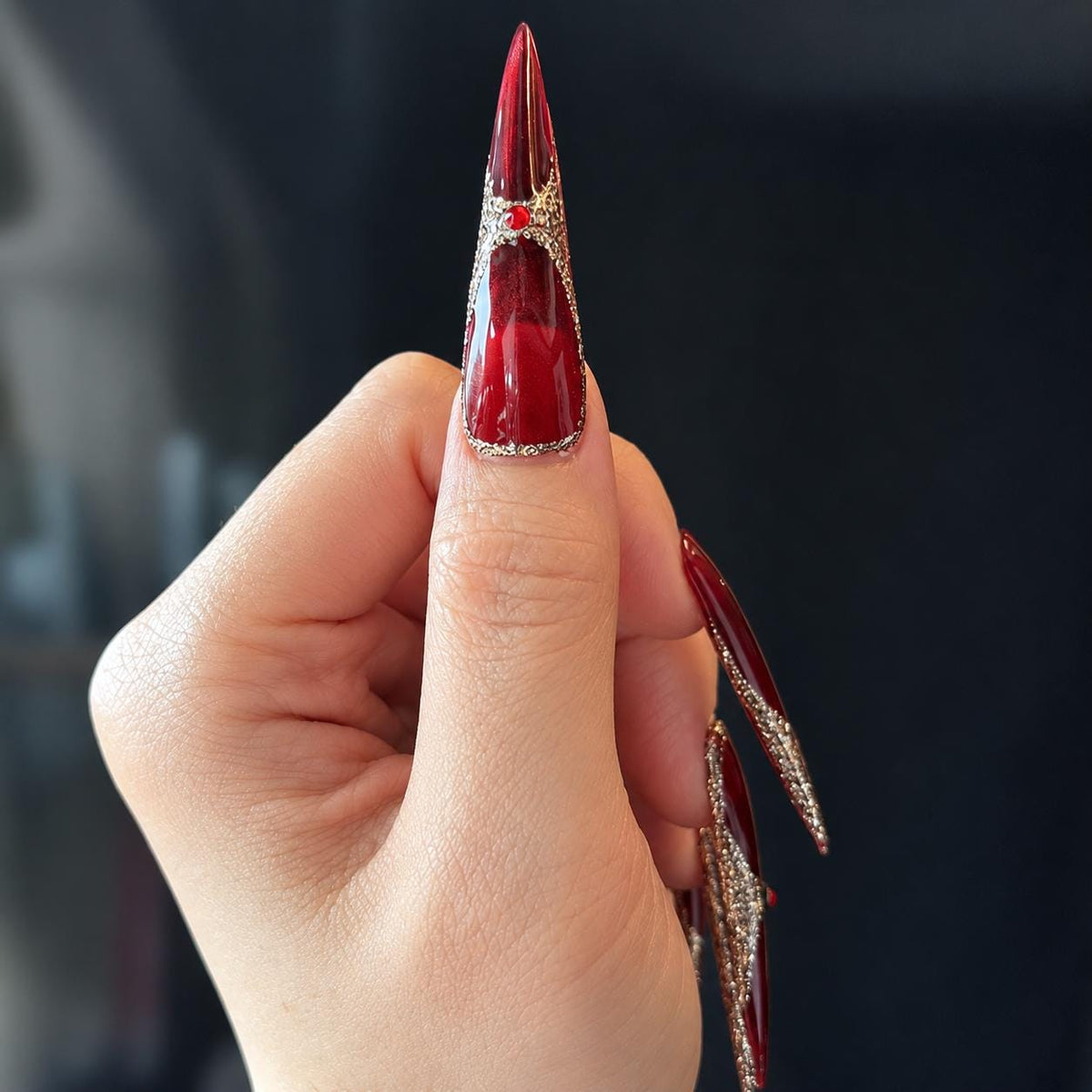 Red Gold Press-On Nails – Gothic Cross Details – Glitter Stiletto