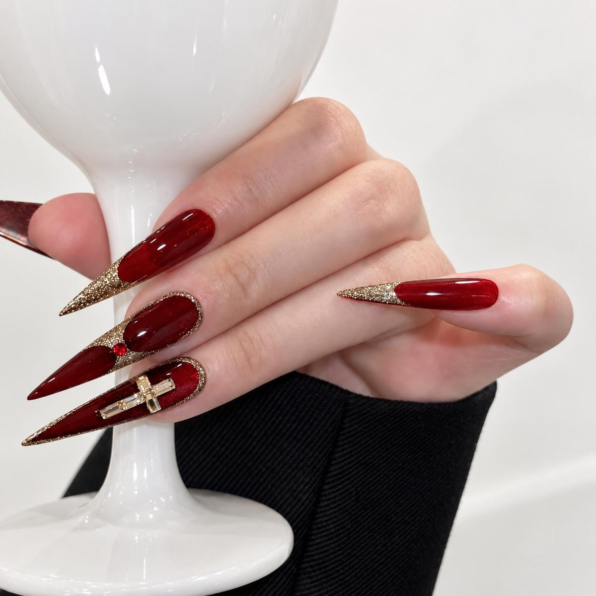 Red Gold Press-On Nails – Gothic Cross Details – Glitter Stiletto