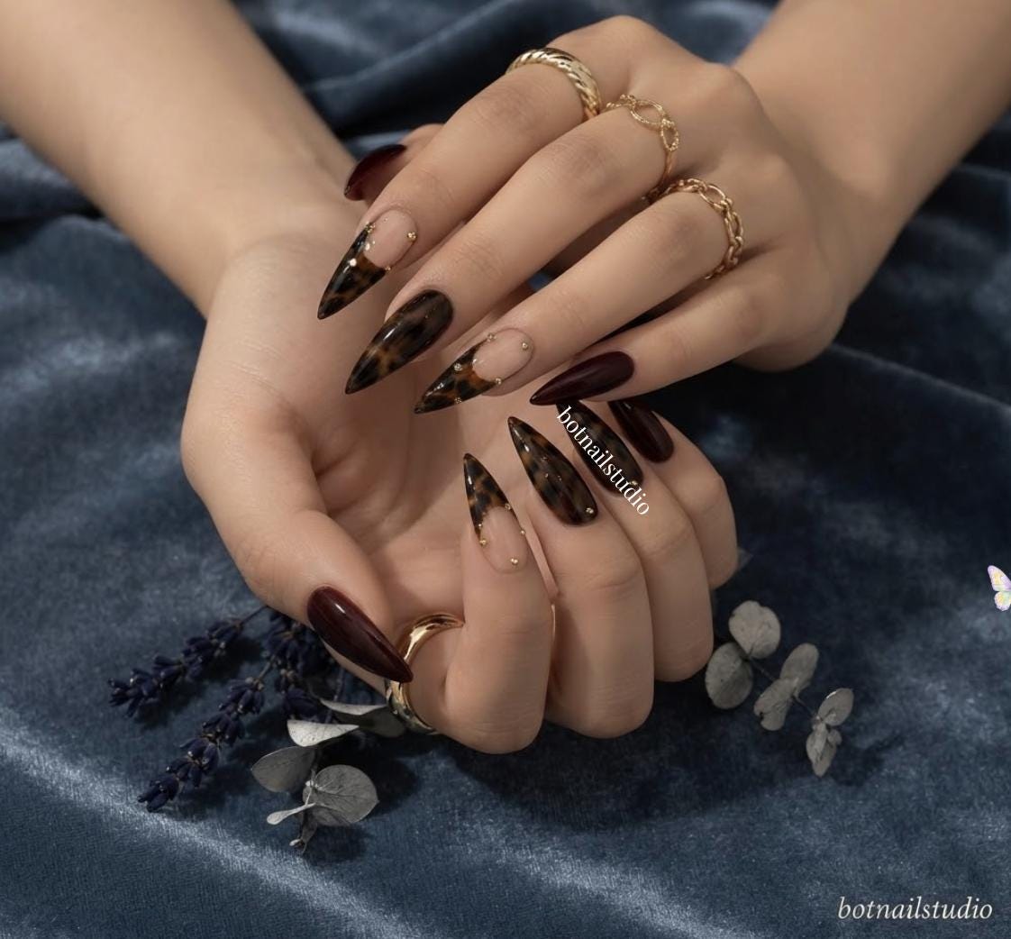 Brown Press-On Nails – Tortoise Shell Y2K – Long Pointed
