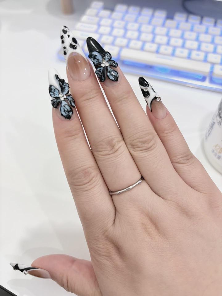 Midnight Butterfly Press-On Nails – Black & White 3D Floral Design