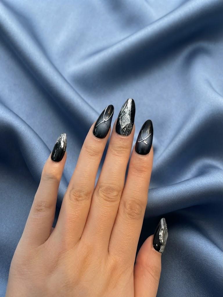 Gothic Press-On Nails – Black & Silver Chrome – Punk Metallic