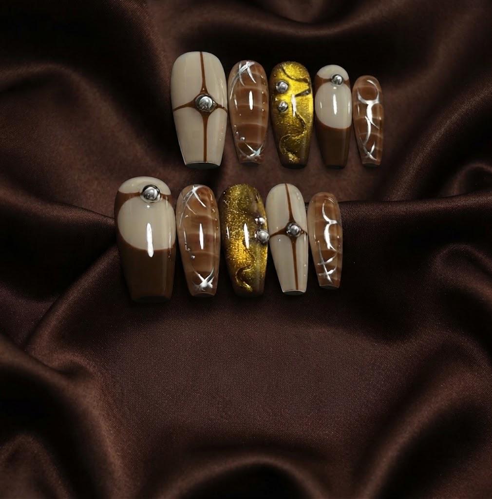 Brown Gold Press-On Nails – Caramel Plaid – Chrome Swirl