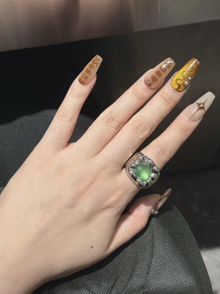 Brown Gold Press-On Nails – Caramel Plaid – Chrome Swirl