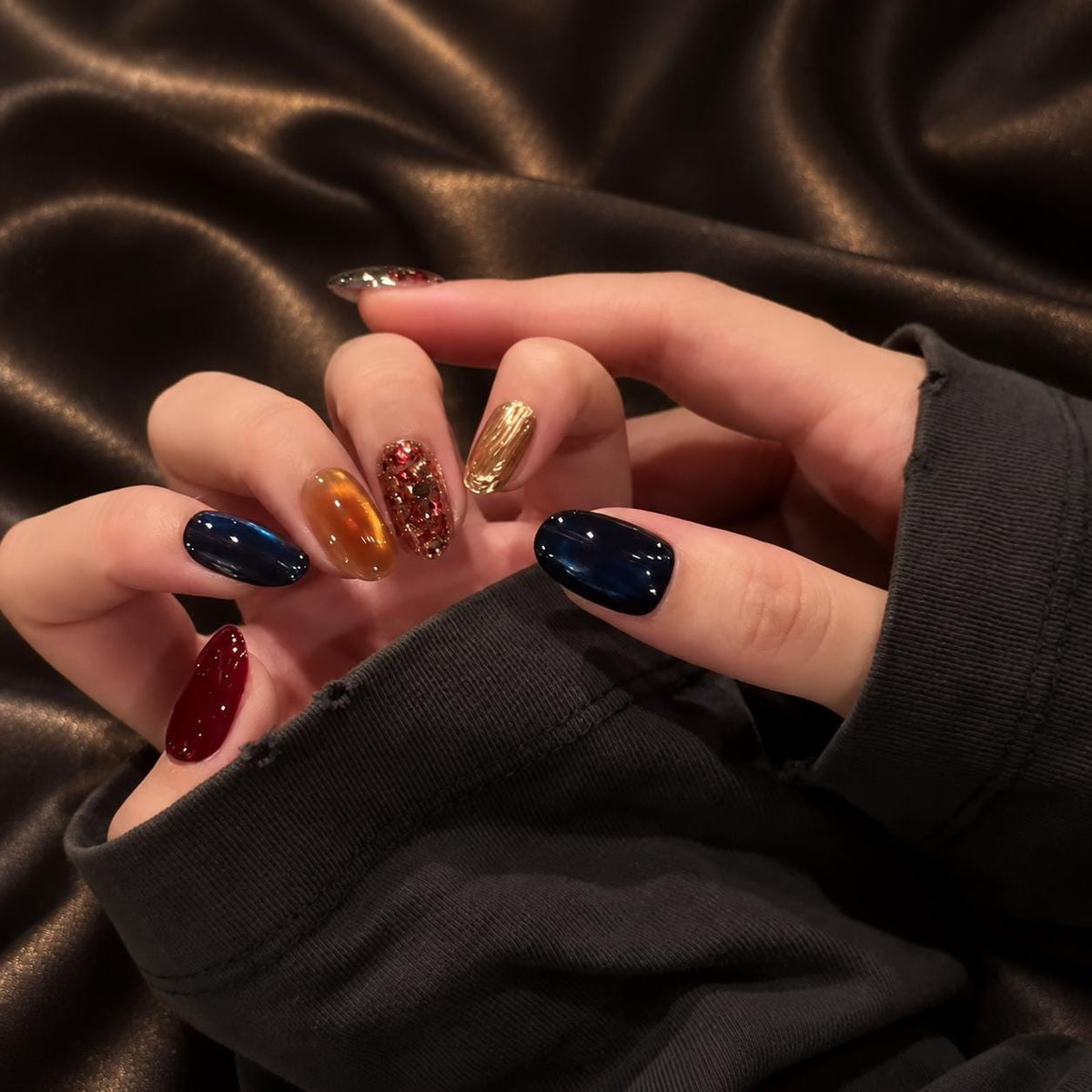 Midnight Autumn Press-On Nails – Navy Cat Eye – Burgundy Amber Glitter
