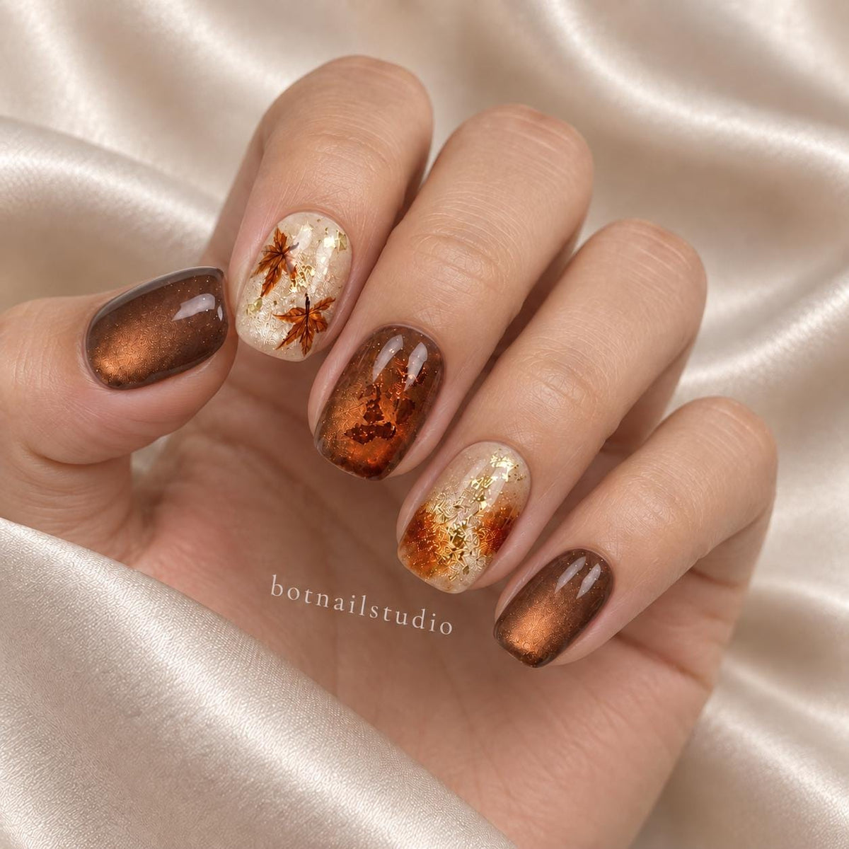 Autumn Maple Leaf Press-On Nails – Brown Cat Eye – Gold Glitter Details