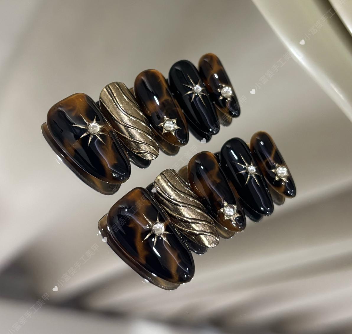 Tortoiseshell Press-On Nails – Black Gold Starburst – Rhinestone