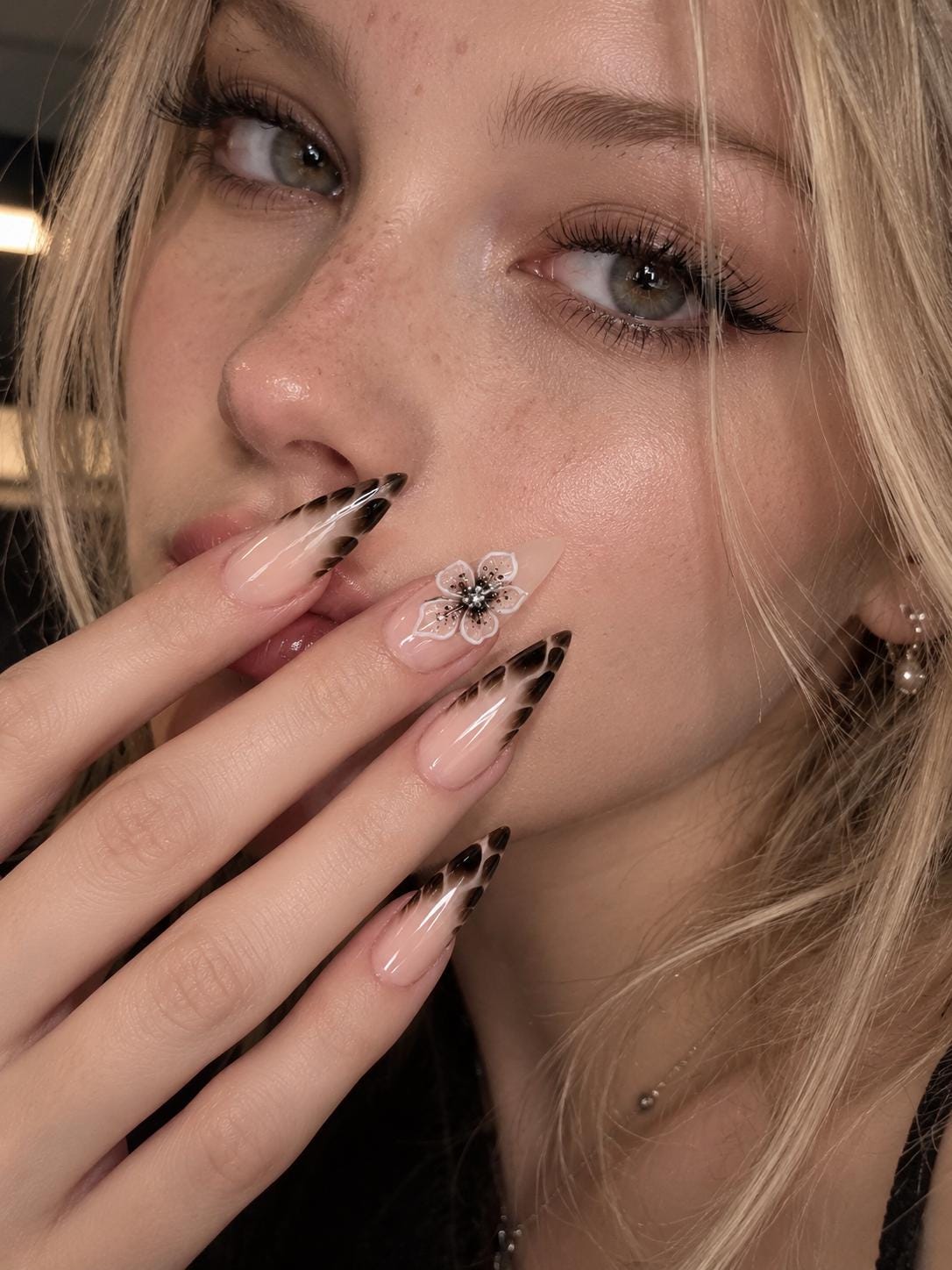 Smoky Feather Press-On Nails – 3D Floral Nude Brown & Black Stiletto
