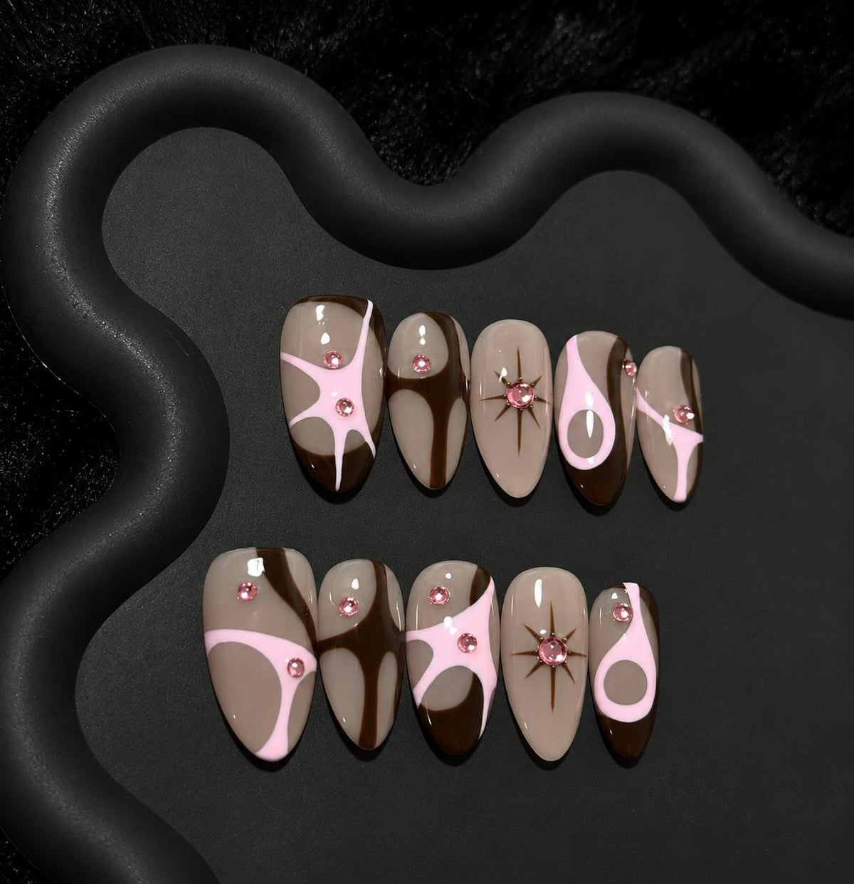 Brown Pink Press-On Nails – Retro Abstract Almond – Rhinestone Y2K