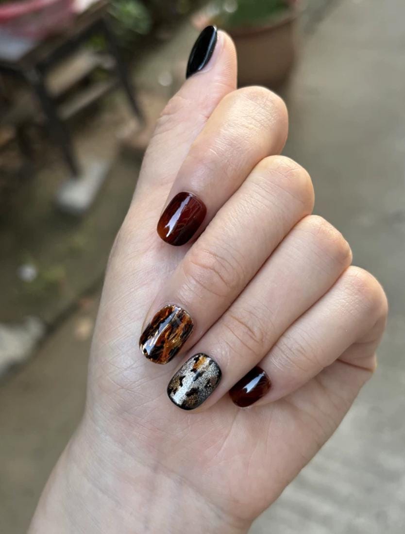 Tortoiseshell Leopard Press-On Nails – Brown Gold Short Square – Animal Print