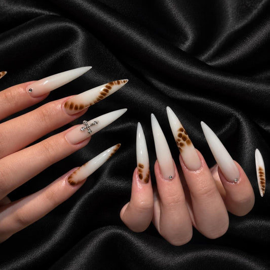 Brown Aura Y2K Press-On Nails – Milky White Airbrush Gothic