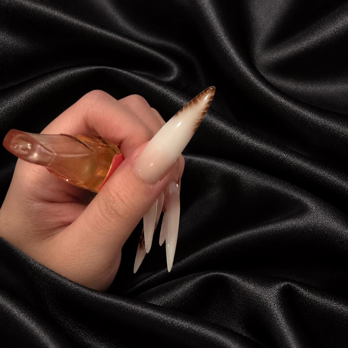 Brown Aura Y2K Press-On Nails – Milky White Airbrush Gothic