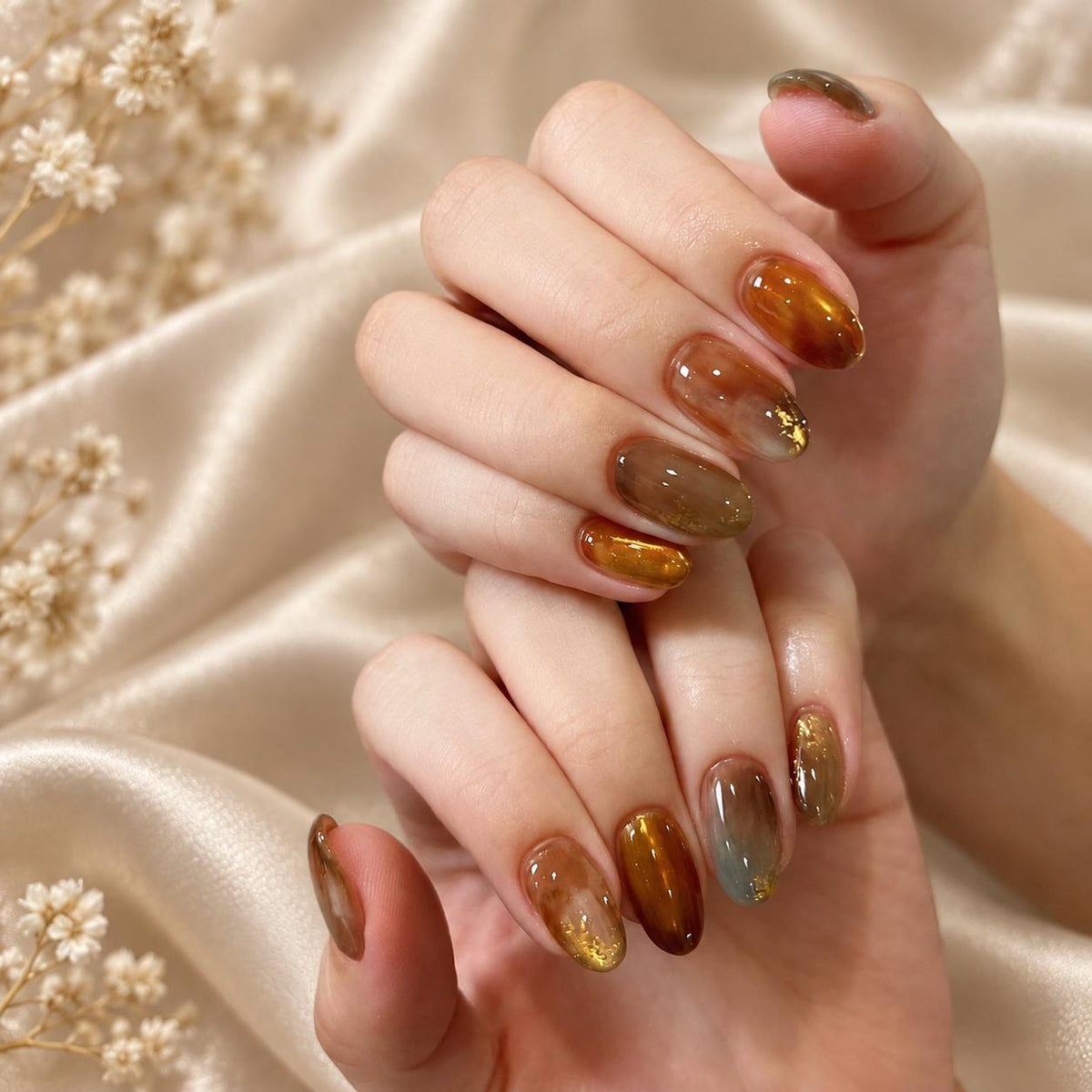 Amber Tortoiseshell Press-On Nails – Smoky Olive Brown Gradient – Gold Foil Chrome