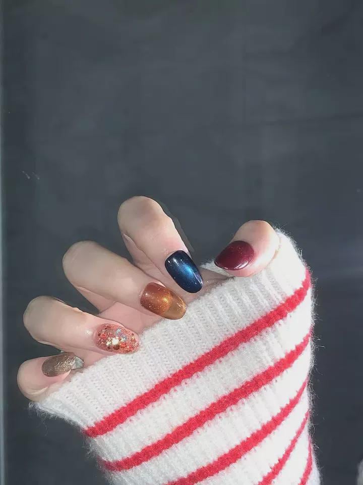 Midnight Autumn Press-On Nails – Navy Cat Eye – Burgundy Amber Glitter