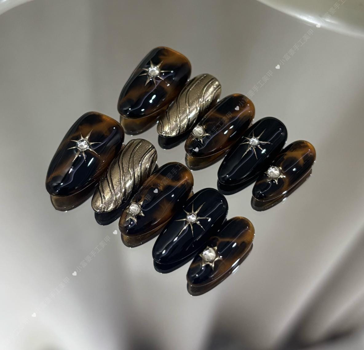 Tortoiseshell Press-On Nails – Black Gold Starburst – Rhinestone