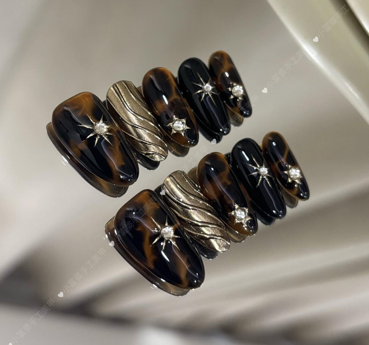 Tortoiseshell Press-On Nails – Black Gold Starburst – Rhinestone