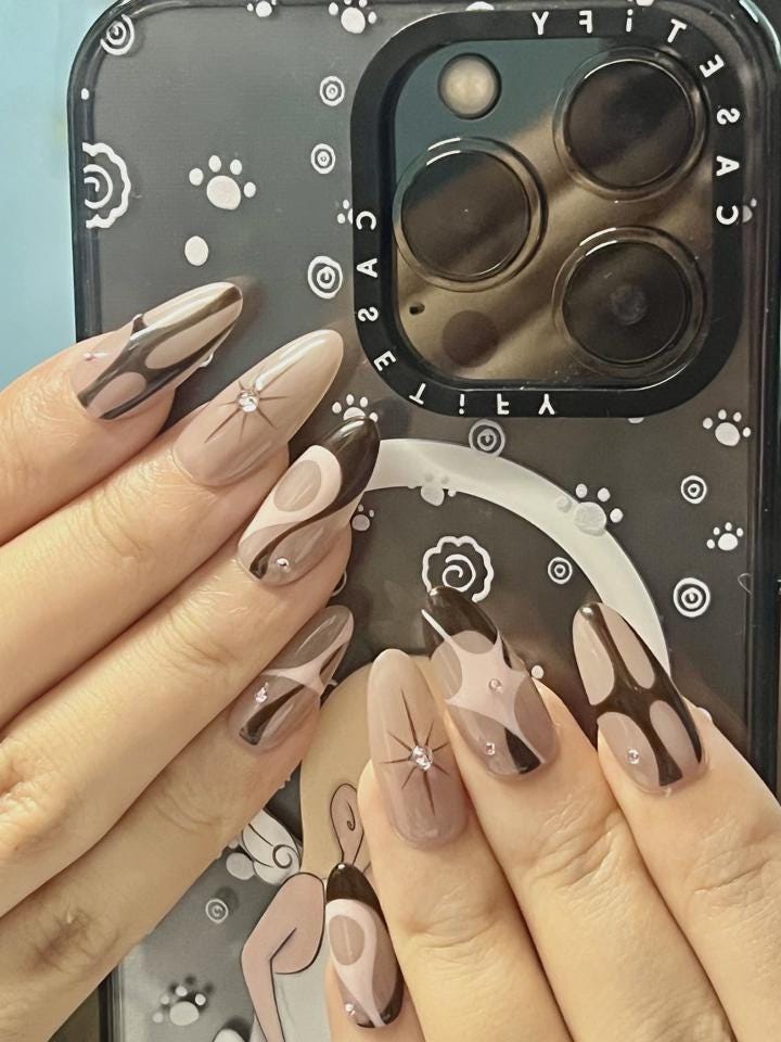 Brown Pink Press-On Nails – Retro Abstract Almond – Rhinestone Y2K