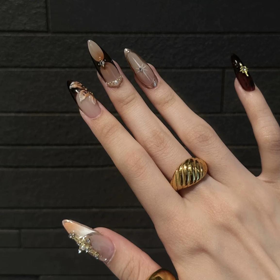 Brown Floral Press-On Nails – Pearl & Gold Vintage – Elegant Nude Stiletto