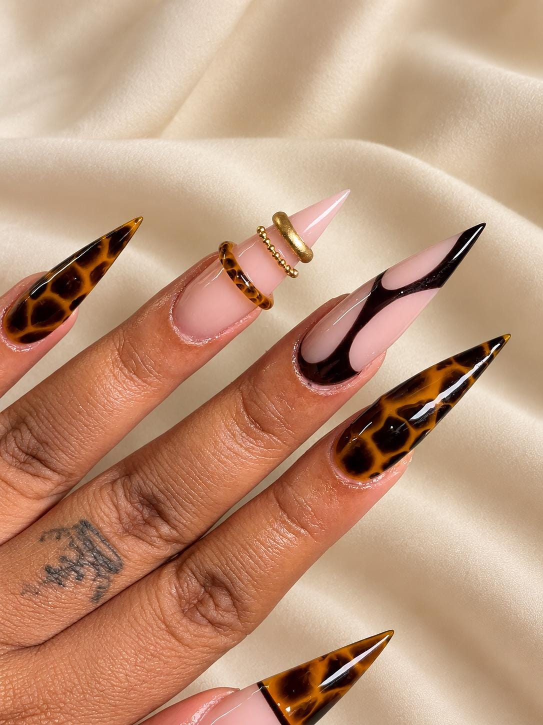 Tortoiseshell Press-On Nails – Extra Long Stiletto – Nude Brown Abstract