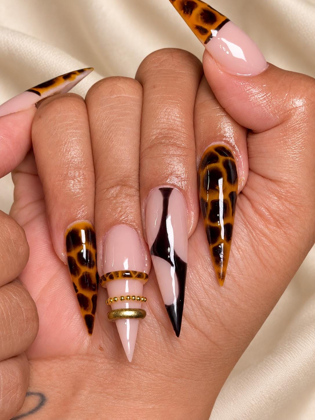 Tortoiseshell Press-On Nails – Extra Long Stiletto – Nude Brown Abstract