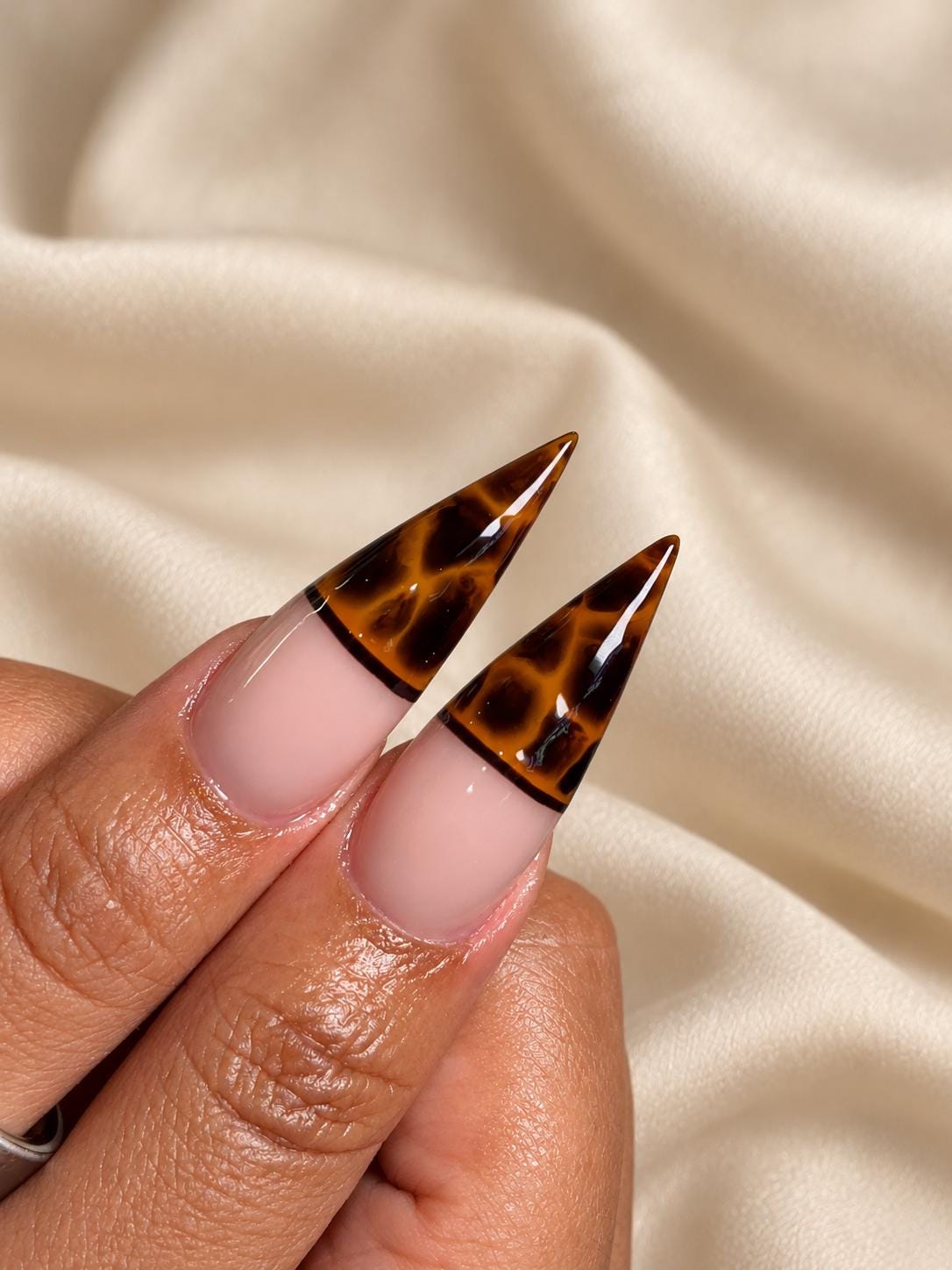Tortoiseshell Press-On Nails – Extra Long Stiletto – Nude Brown Abstract